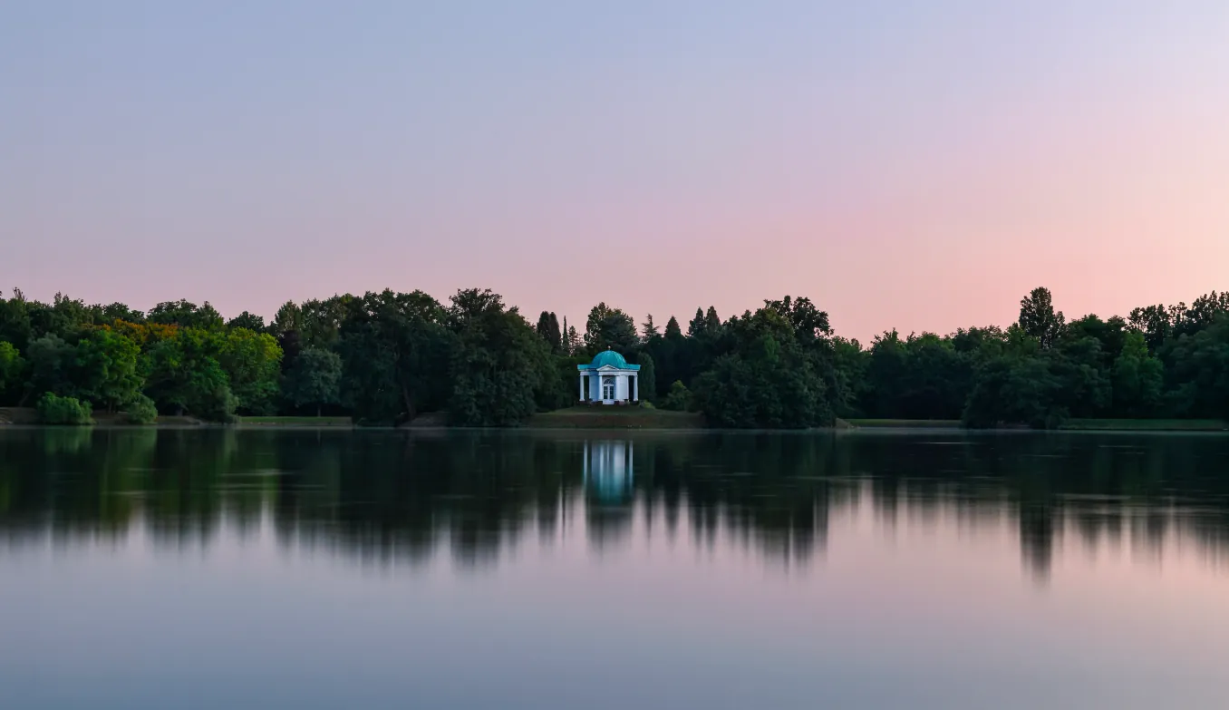 Fine Art Cityscape Photography - Blue Hour at the Tempel